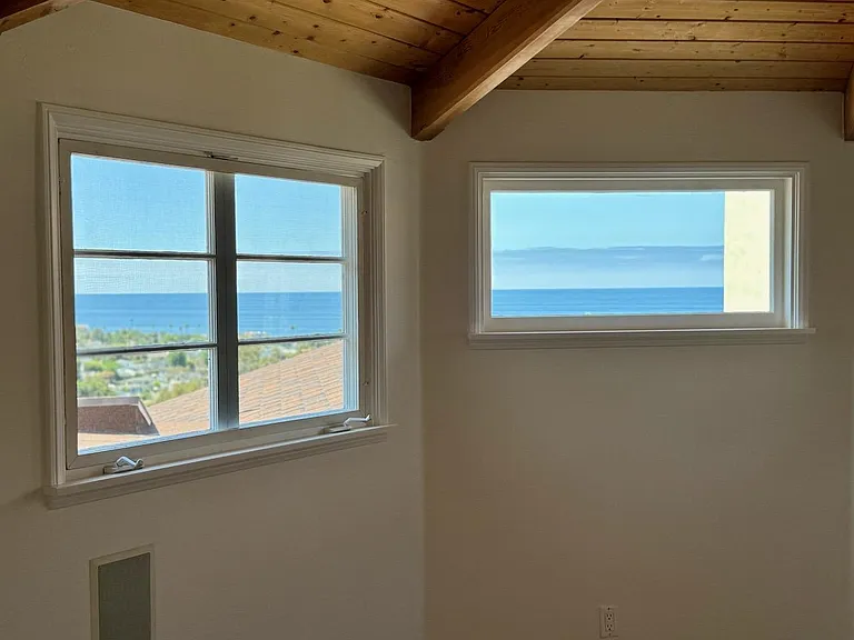930 Skyline Dr — Photo 23