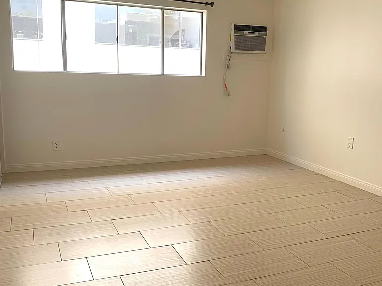 5320 Zelzah Ave #304 — Photo 6