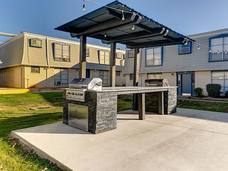 Higdon Ferry Apartments — Photo 11