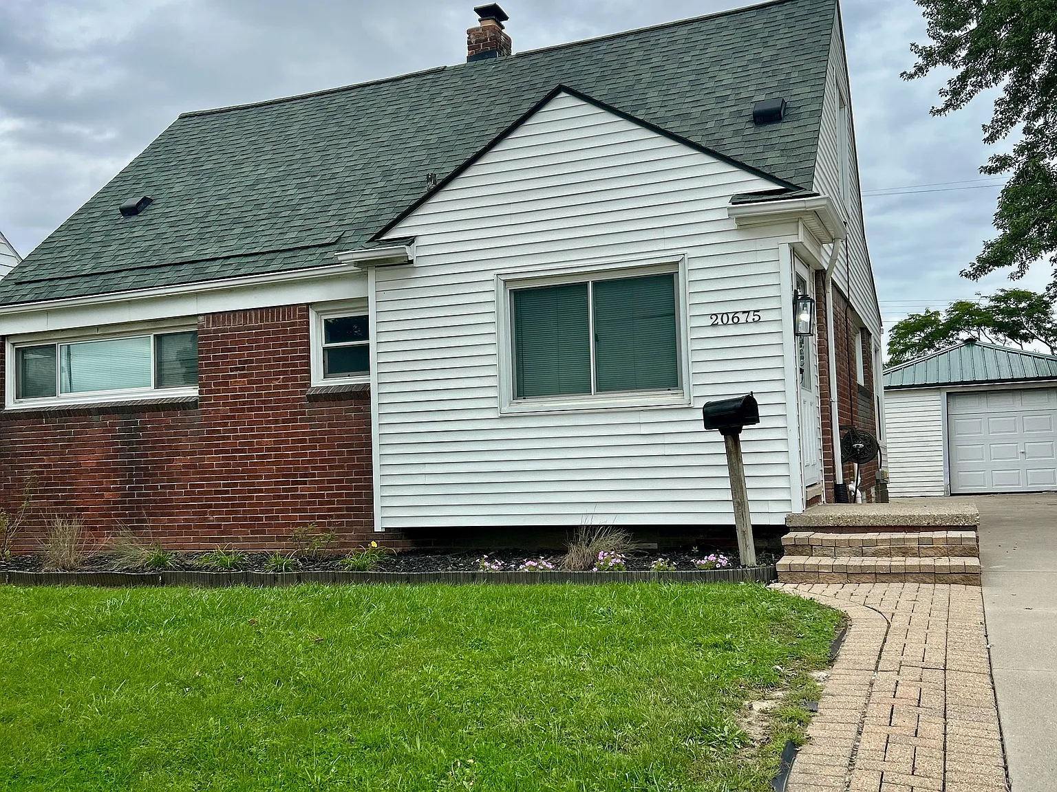 3 bed, 1164 sqft, $1,850 — Photo 1