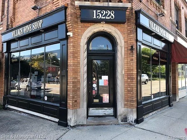 15224 E Jefferson Ave — Photo 2