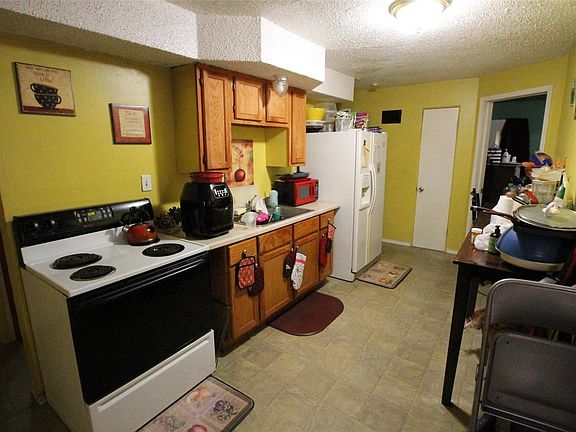 5th image of 3639 Blaine Ave