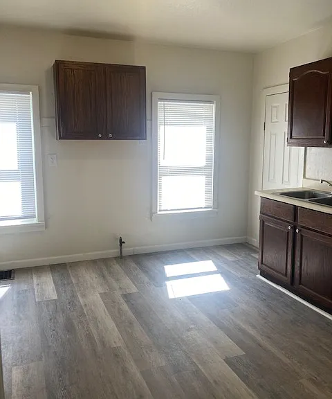 627 Fairholm Ave — Photo 2