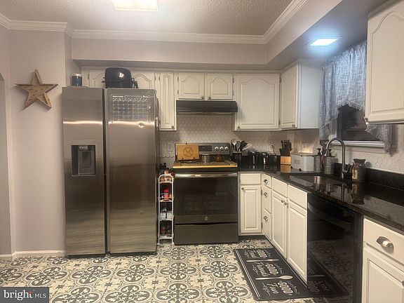 5th image of 38 Yarrow Cir