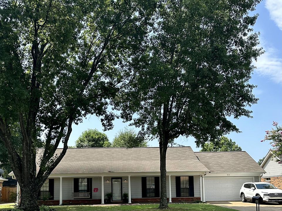1st image of 925 White Pine Dr