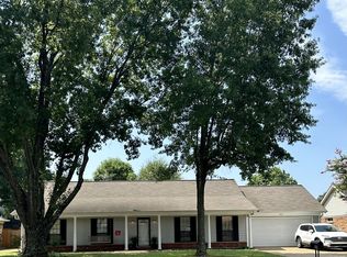 925 White Pine Dr, Southaven, MS 38671