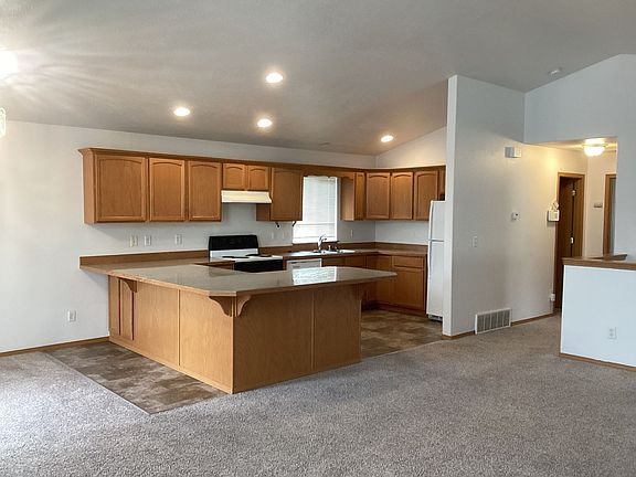3rd image of 1102 S Aspen Pl