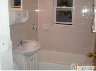 25 Bender Ave, Iselin, NJ 08830