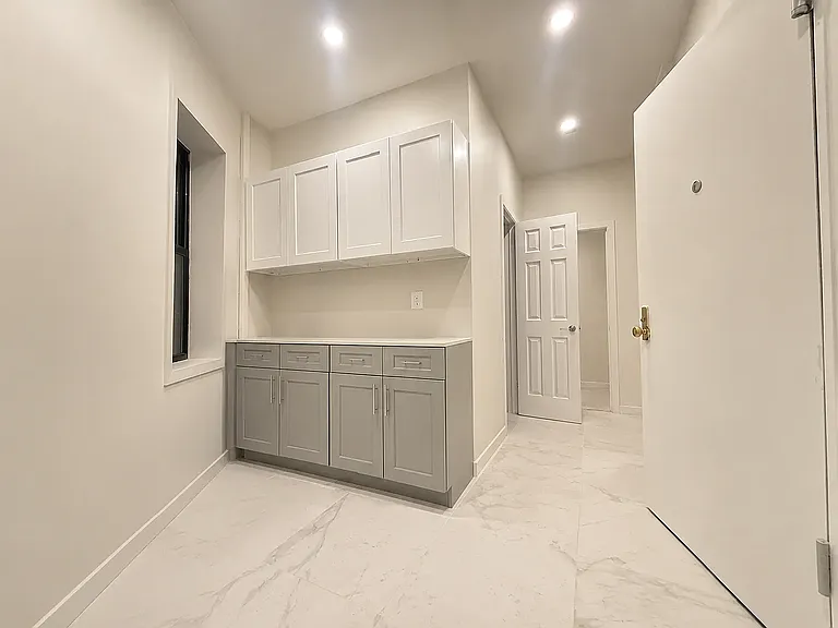 771 4th Ave #1L — Photo 2