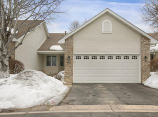 805 Eagan Oaks Ln, Eagan, MN 55123