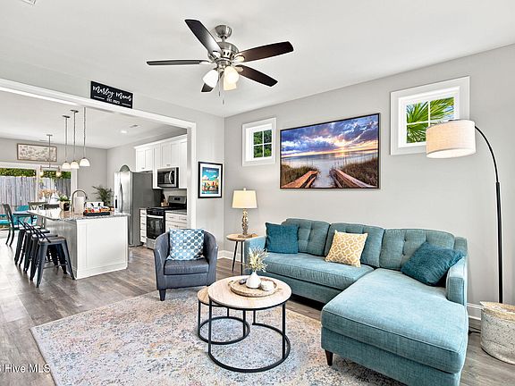 2nd image of 1015 Campbell Street