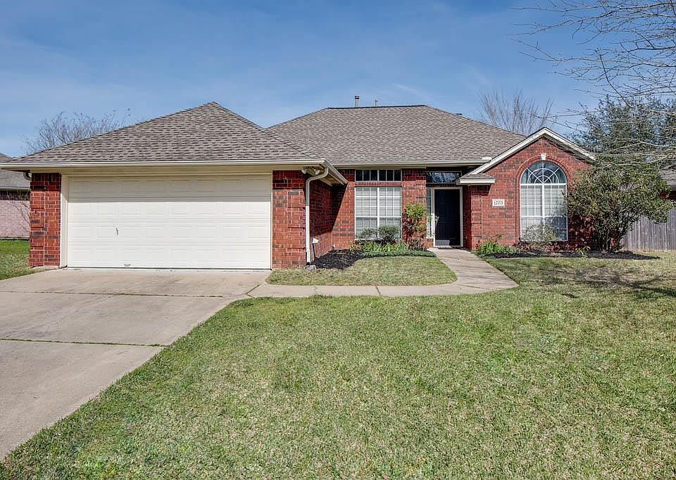 1st image of 1703 Starling Dr