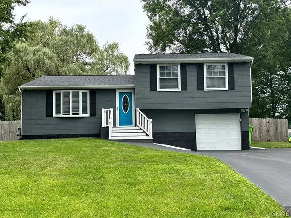 2289 Crego St, Baldwinsville, NY 13027