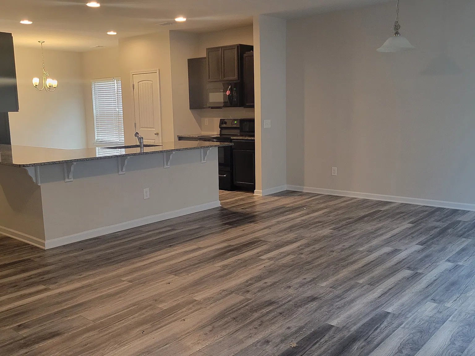 3 bed, 1679 sqft, $1,900 — Photo 4