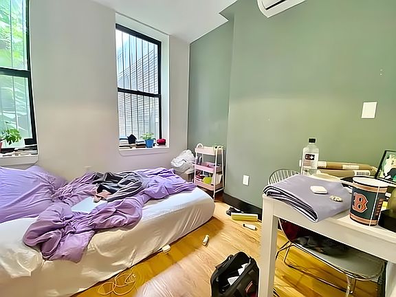 3rd image of 279 Irving Ave #1R