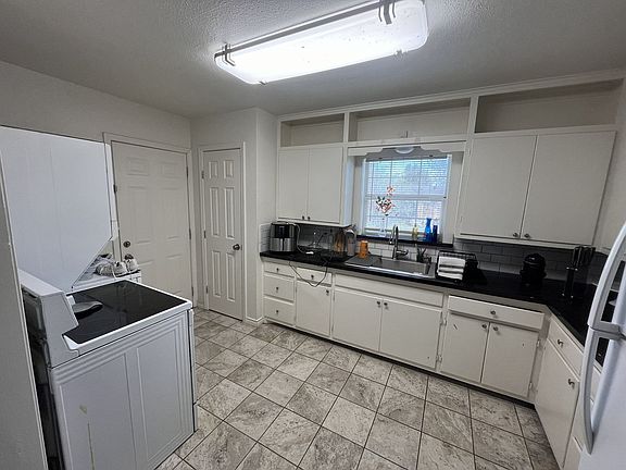 4th image of 3116 33rd St