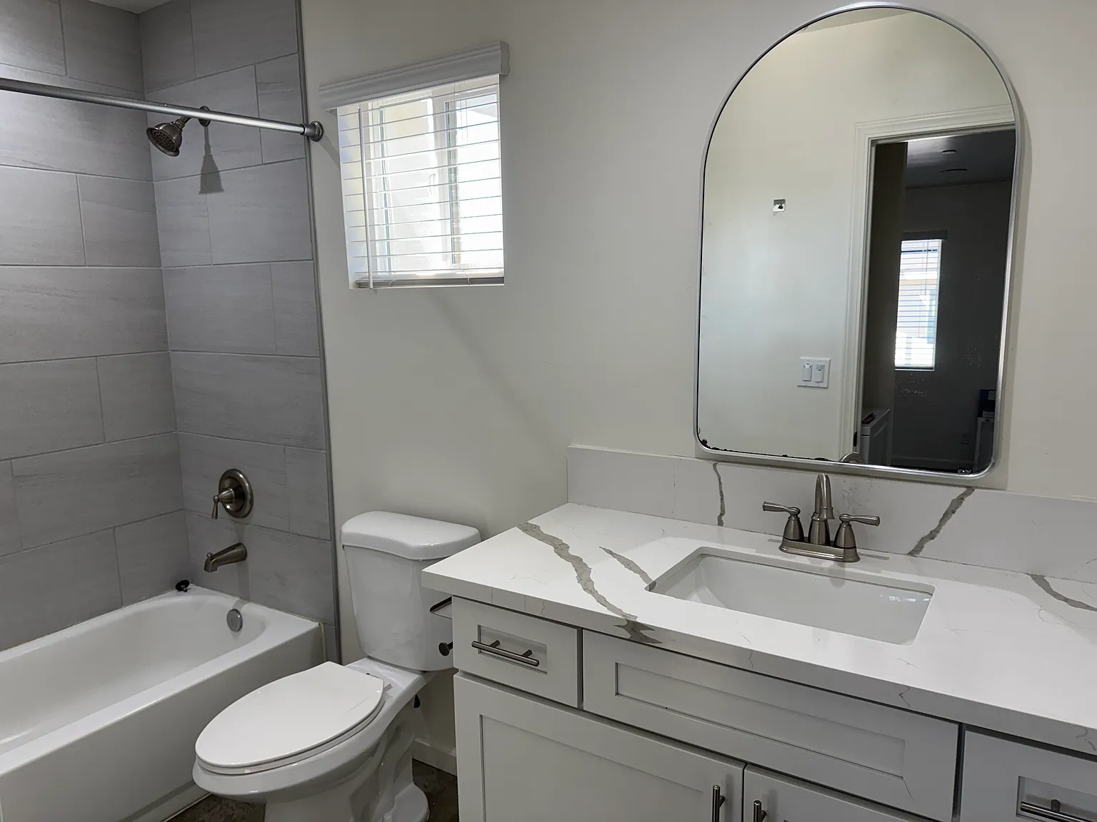 2 bed, 820 sqft, $1,300 — Photo 4
