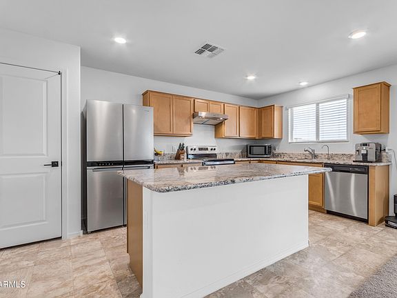 5th image of 2732 N MULBERRY Place