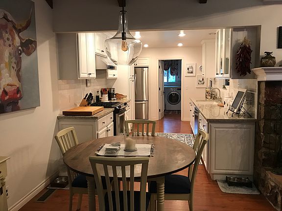 3rd image of 870 Clubview St