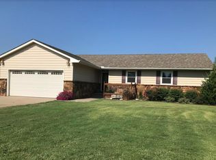 1 N Berwick Ct, Winfield, KS 67156
