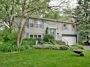 4520 Blackhawk Ln, Lisle, IL 60532