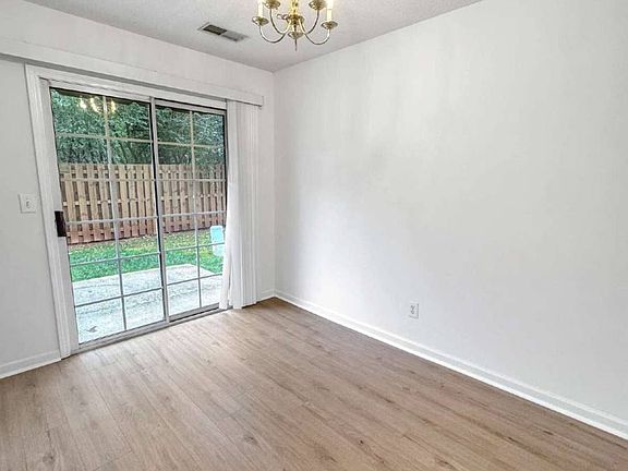 4th image of 2836 Florence Dr