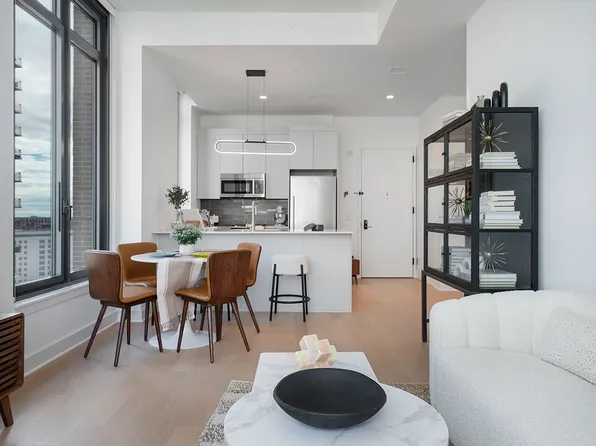 8 Court Square image 3 of 22