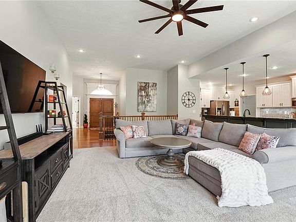 5th image of 6025 Vardon Dr