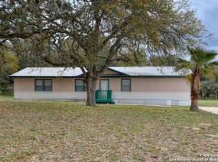236 Creeks End Dr, Floresville, TX 78114