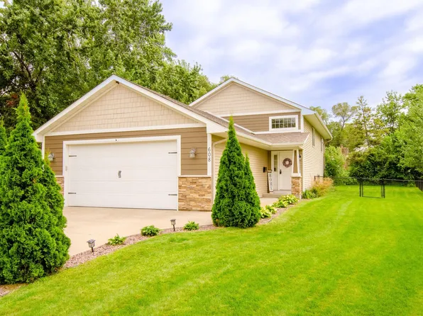 608 School St, Anoka, MN 55303