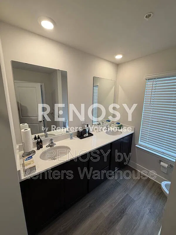 4 bed, 3.5 bath, 3000 sqft, $3,200 — Photo 2