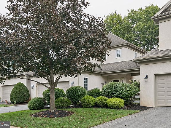 3rd image of 1089 Stillwood Cir