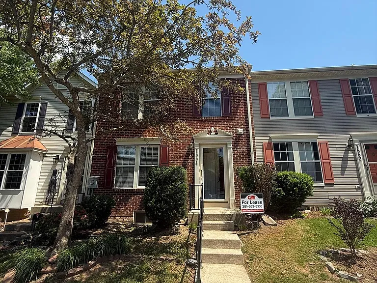 1554 Beverly Ct — Photo 2