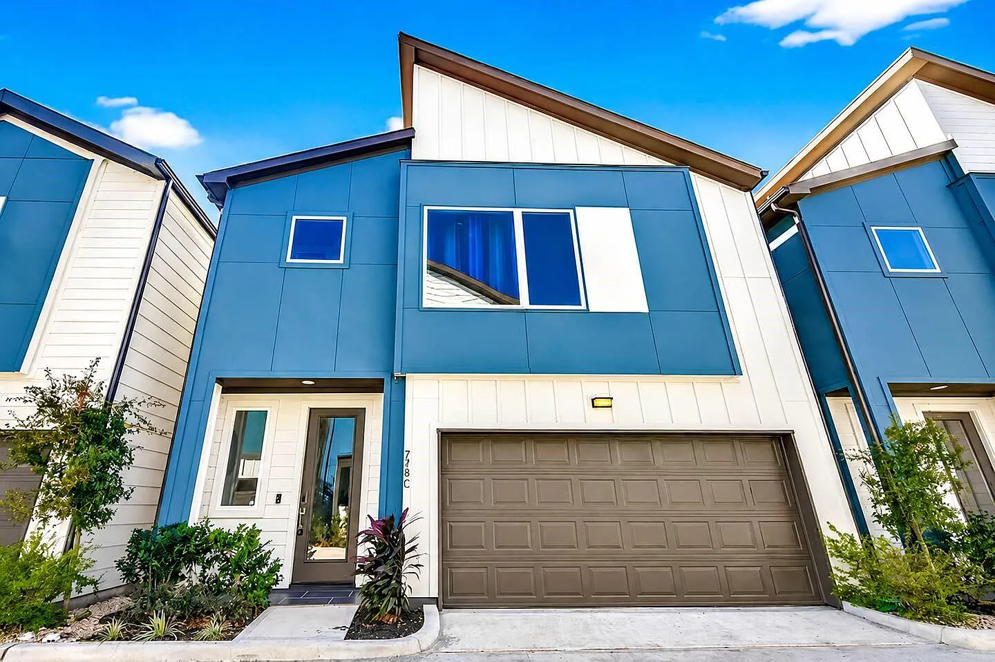 3 bed, 2.5 bath, 1556 sqft, $2,400 — Photo 1