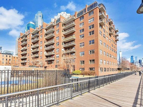 4th image of 1 Greene St APT 109