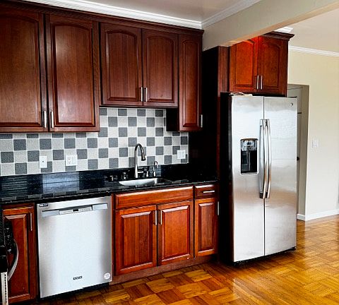 2nd image of 832 Grafton Ave #Top