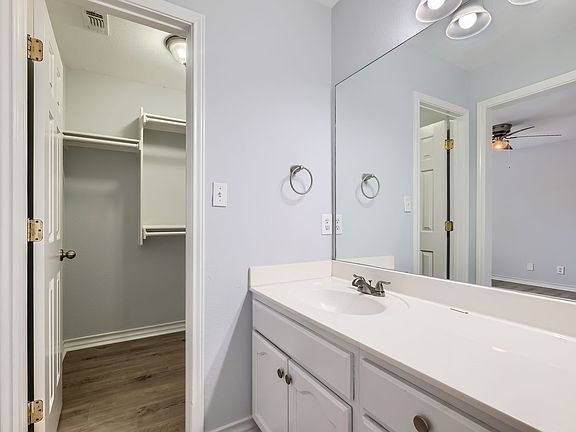 3rd image of 105 Chapel Hill Cir