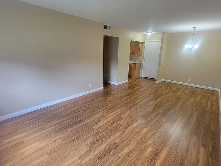 Highlands 2 bedroom apartment walking distance to Bardstown Road. — Photo 5