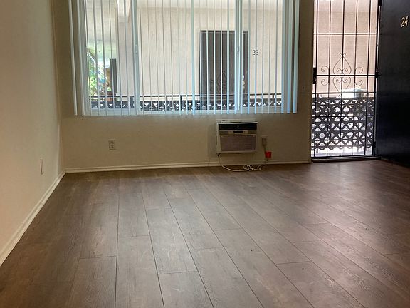3rd image of 3935 Vineland Ave APT 6