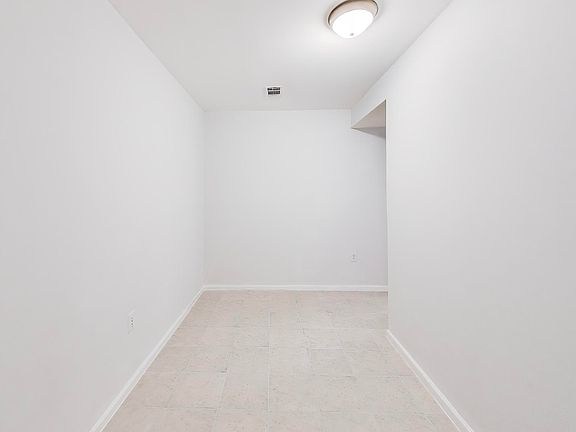 5th image of 22 Shagbark Ct