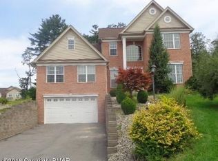 3322 Doral Ct, East Stroudsburg, PA 18302