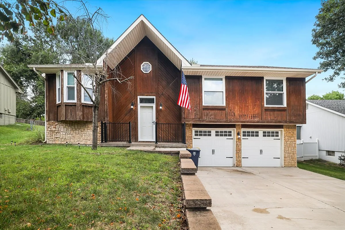3 bed, 2.5 bath, 1330 sqft, $2,400 — Photo 1