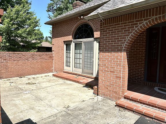 3rd image of 502 Shadow Oaks Dr