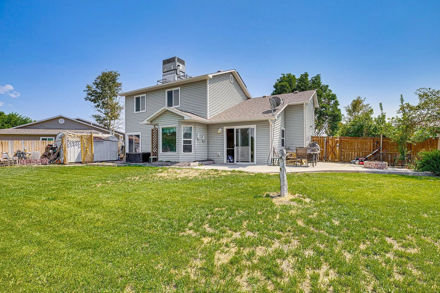 3 bed, 1.0 bath, 1689 sqft, $3,097 — Photo 4