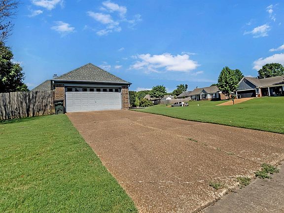 5th image of 70 Oak Crest Dr