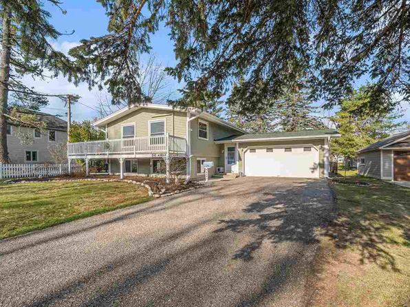 545 Arbor St, Harbor Springs, MI 49740