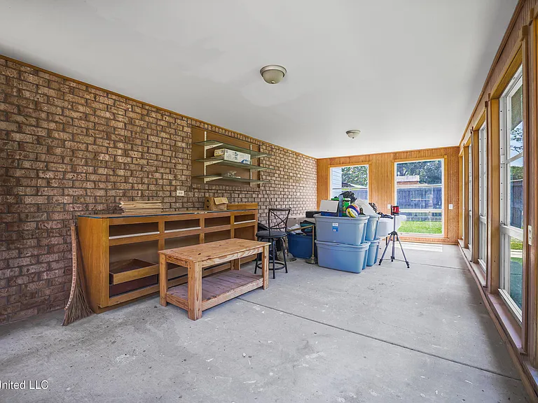15301 Parker Rd — Photo 49