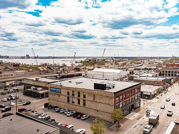 3rd image of 1832 W Superior St #210