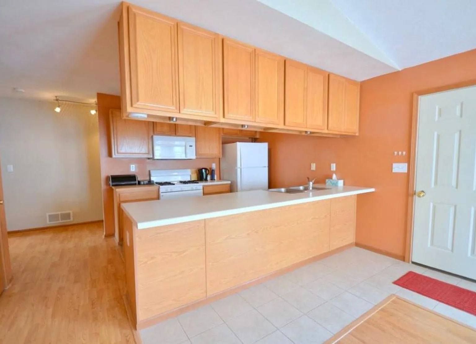 2 bed, 1380 sqft, $1,700 — Photo 4