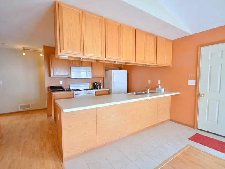 6361 Oak Crest Ln — Photo 4